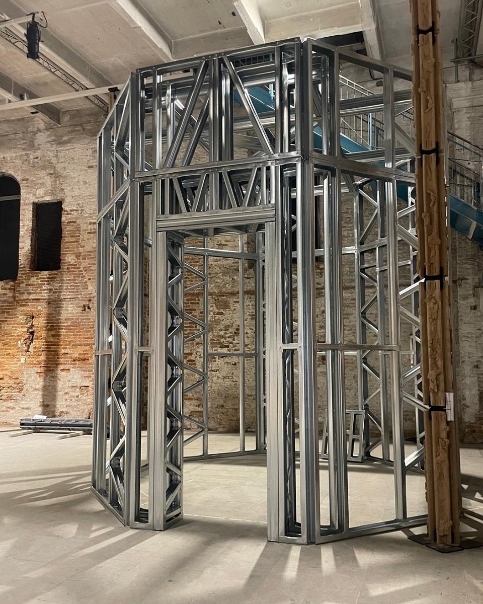 padiglione-fabbrica-dell-aria-acciaio-leggero-biennale-venezia
