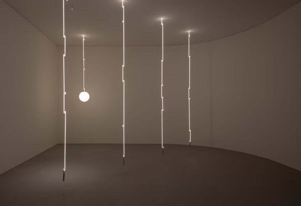 Luce-scultorea-euroluce-2025-Flos_Linked